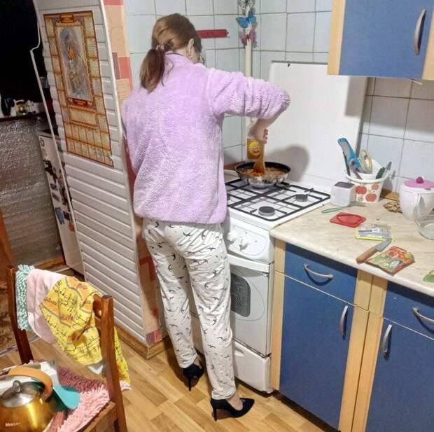 Думает о будущем баба, девушка, женская логика, женщина, мозг, переписка, прикол, юмор