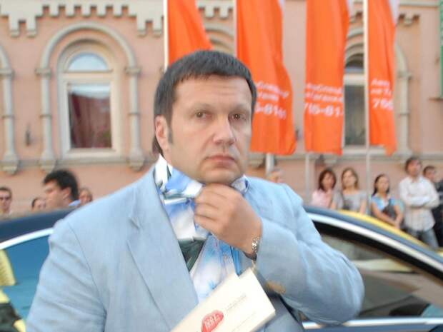 Гость шоу Владимира Соловьева упал в обморок в прямом эфире