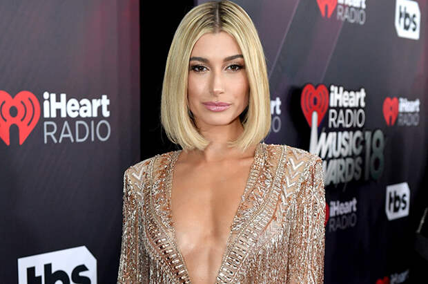 Хейли Бибер резко ответила на обвинения в том, что она делала пластические операции