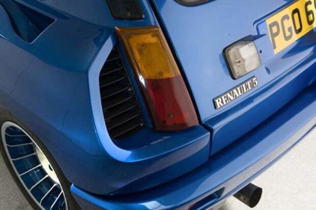 Спортивный хэтчбек Renault 5 Turbo 1983 года