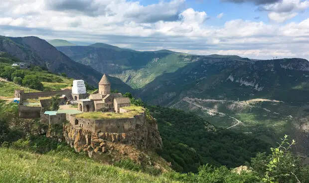 Нагорный Карабах – анклав внутри территории Азербайджана. Поэтому планируемая еще в 1920-х годах его передача Армении так и не состоялась.