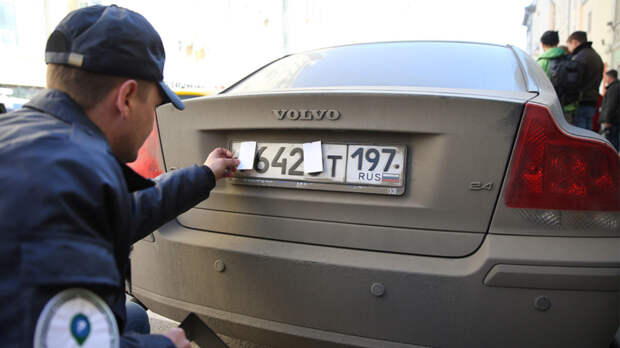 "Интерфакс": правительство РФ поддержало введение штрафов за скрытые автомобильные номера