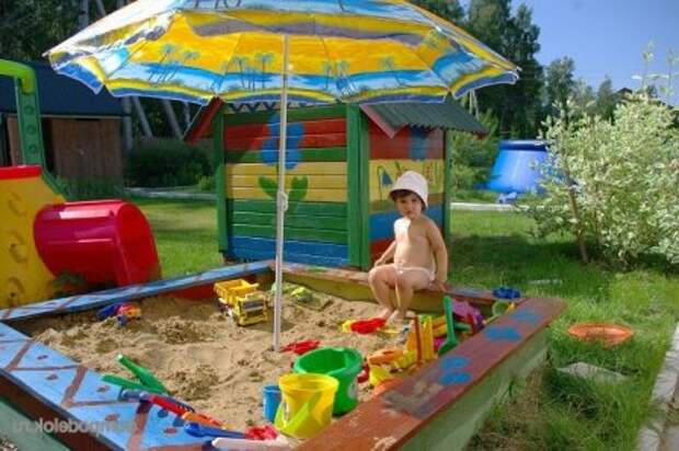 Какому ребенку не нравиться играться с песком?