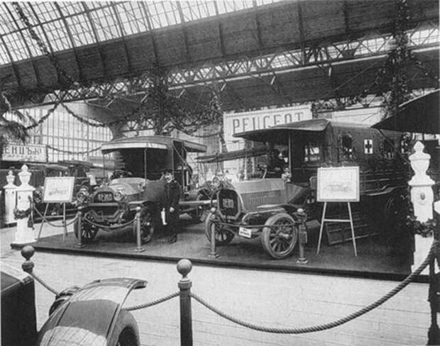 В Петербурге-Петрограде проходили автосалоны в далеких 1907-1925гг. (13 фото)