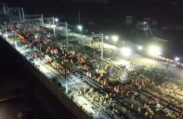 В Китае за 9 часов построили новую железнодорожную развязку.