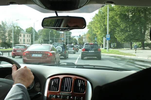 Для главврача больницы в Бердске ищут вежливого личного водителя
