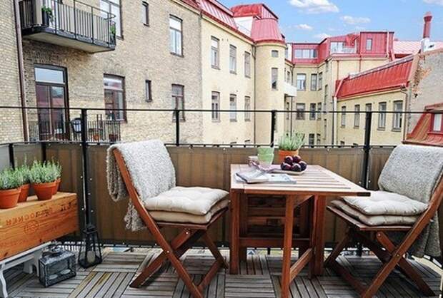 wooden-outdoor-furniture-for-balcony
