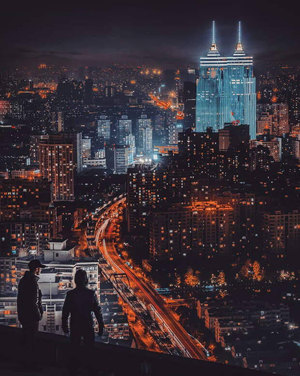 Высотный Шанхай вечером