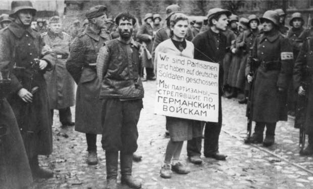 Первая публичная казнь на оккупированной немцами территории. Первая публичная казнь на оккупированной немцами территории.