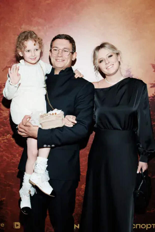 Никита Кологривый и Александрина Питиримова с дочерью