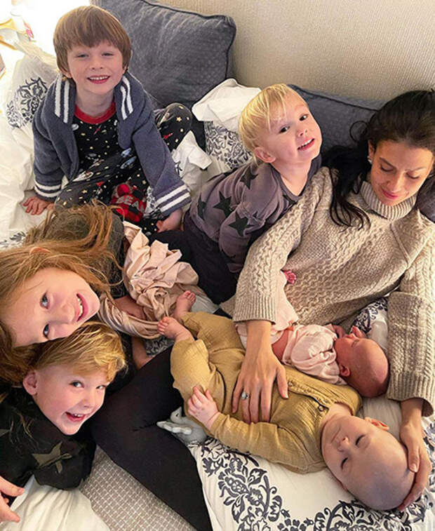 Хилария Болдуин с детьми