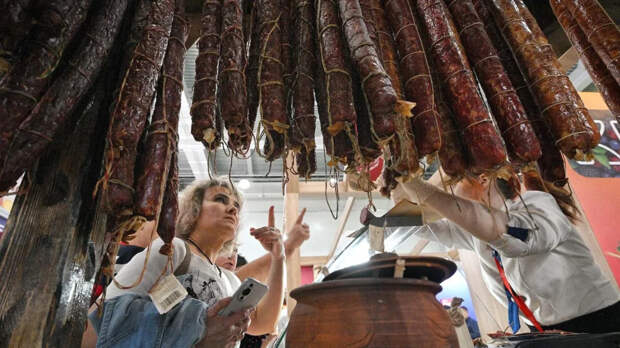 Доцент Мясищева: колбасу низкого качества выдает большой список ингредиентов