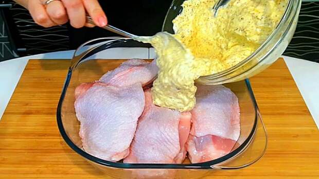 Рецепт запеченных куриных бедрышек в соусе. Сочное, пикантное и очень вкусное блюдо!