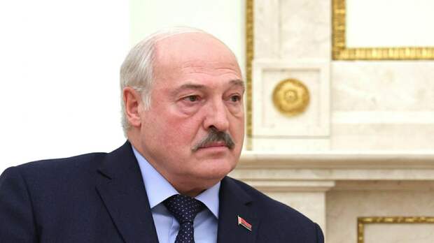 Лукашенко о поведении элит в России во время мятежа: Все под веником сидели