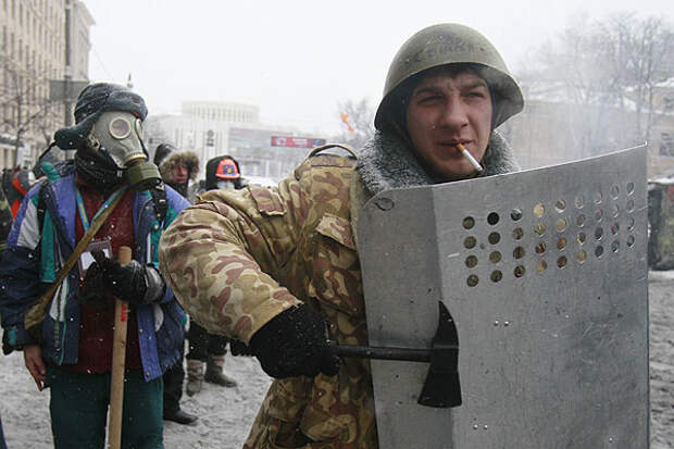 Типичное вооружение участников киевских беспорядков.