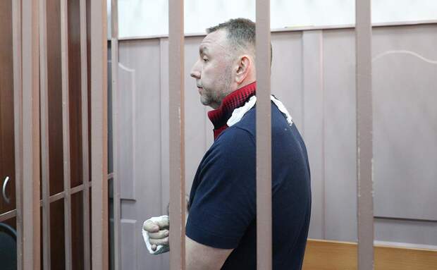 Бывшего замглавы управления «К» ФСБ освободили от наказания по делу о взятке