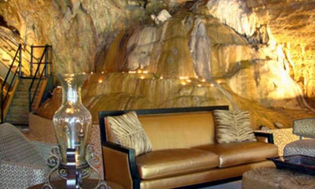 Богато оформленный интерьер Beckham Creek Cave Lodge для любителей роскошного отдыха.