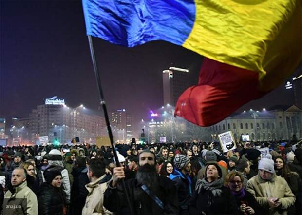 Во время акции протеста в Бухаресте пострадали более 400 человек