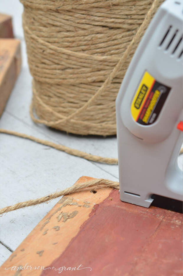 Stapling a DIY Footstool (463x700, 289Kb)