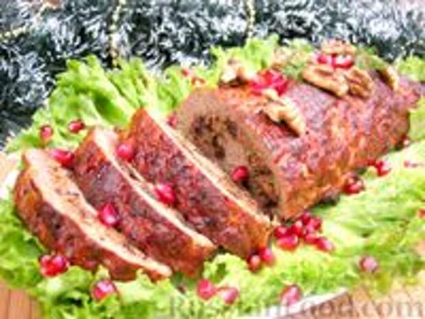 Фото к рецепту: Мясной рулет с черносливом и орехами