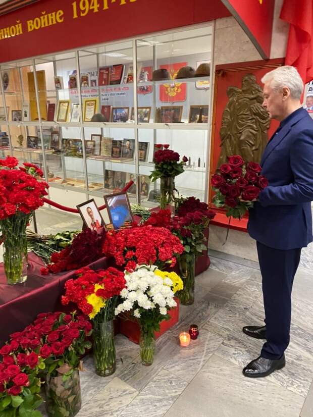 Сергей Собянин поблагодарил сотрудников МФЦ «Рязанский» за проявленное мужество. Фото:https://vk.com/mossobyanin