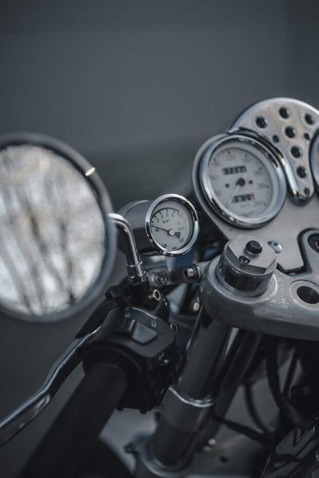 Bernd & Robin Mehnert: кафе рейсер Moto Guzzi California 1100 EV