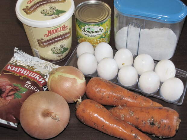 ингредиенты для нашего салата. пошаговое фото этапа приготовления салата с кириешками
