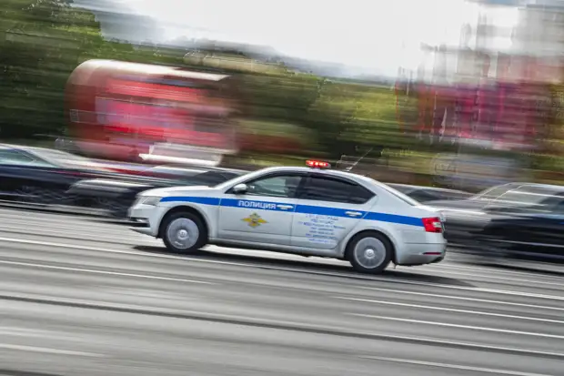 Два припаркованных автомобиля разбил водитель иномарки в Дзержинске, пытаясь скрыться от полиции