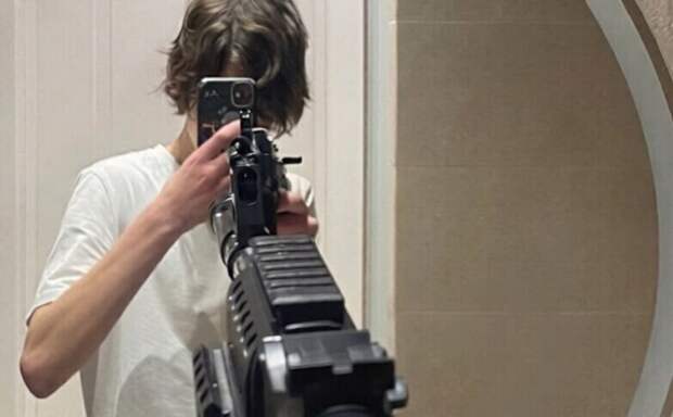 В Уфе школьник с игрушечным автоматом напал на учителя истории