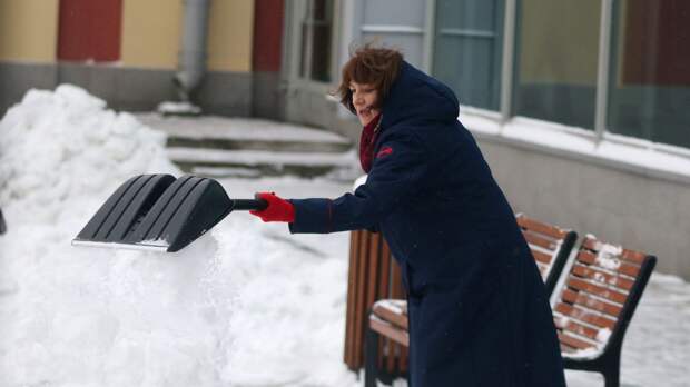Коммунальщики Петербурга не спешат очищать город от последствий мощного снегопада