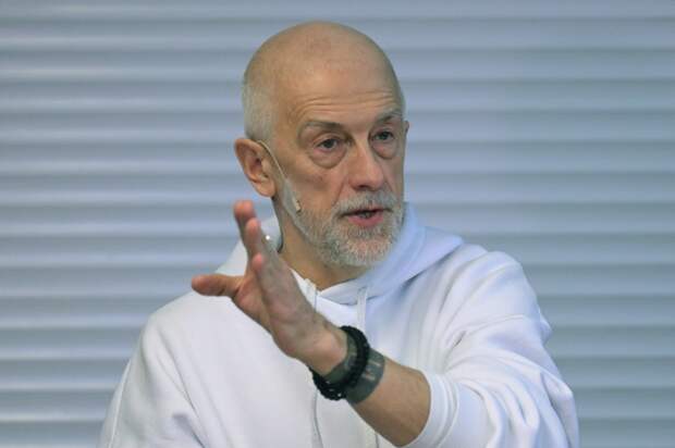 Бояков предложил Певцову отдать гонорар за спектакль зрителям