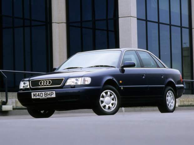 Audi A6 не может похвастать харизмой как Mercedes-Benz W124 или BMW E34, но это еще один надежный немецкий автомобиль из 90-х. | Фото: autoevolution.com.