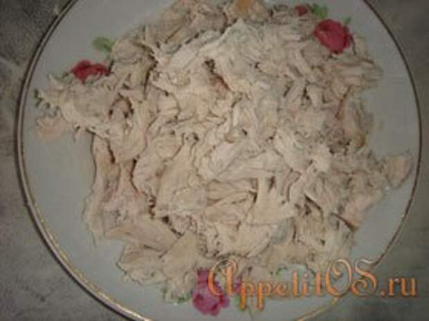 Остывшее мясо нарезать