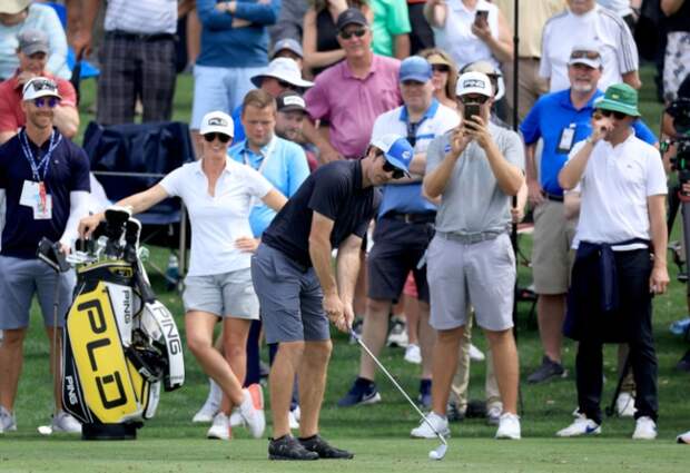 PGA Tour Caddie Flips 8-Iron Upside Down, Hits 17 Green At Sawgrass