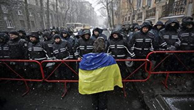 Участник акции протеста в Киеве, Украина. 10 декабря 2017