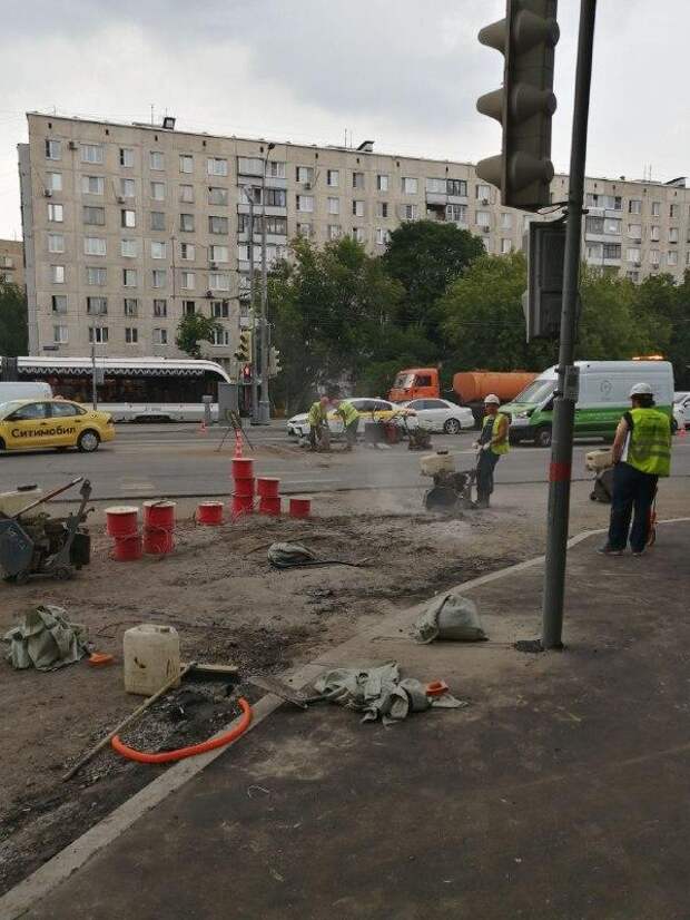Фото дня: работы по ремонту асфальта на пересечении Енисейской и Ленской идут полным ходом