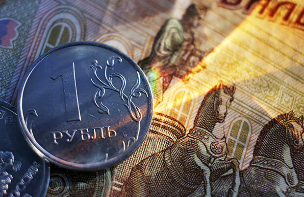 Минфин может направить почти 1 трлн рублей на ослабление рубля