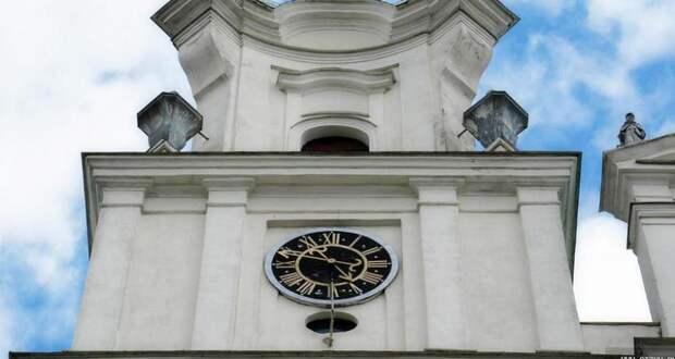 Старинные часы собора в белорусском Гродно, которым уже более 400 лет