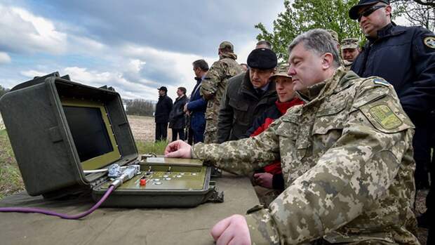 Бывшие бойцы «Азова» пообещали поймать и посадить Порошенко