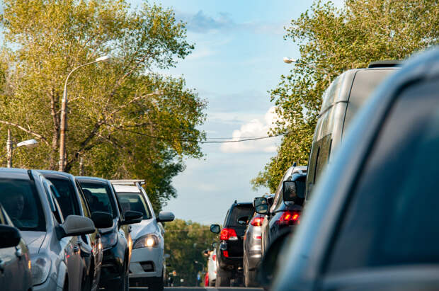 В Свердловской области автомобилисты застряли в жуткой пробке на Пермском тракте