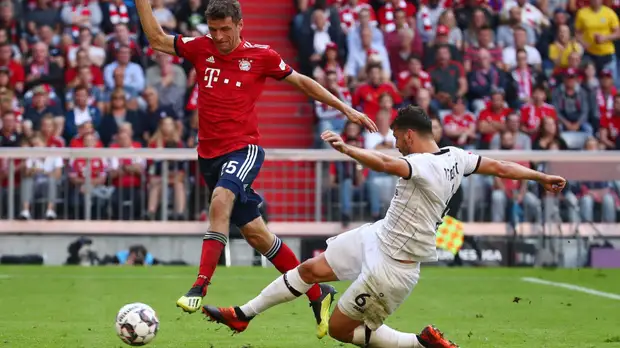 «Бавария» переиграла «Байер» в матче чемпионата Германии по футболу