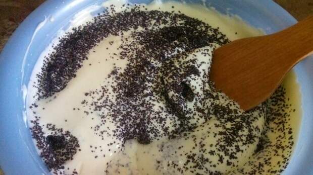 Яичная смесь с маком