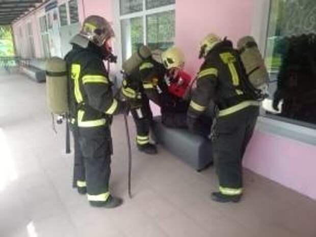 В Тульской области спасатели провели пожарные учения в детском лагере "Солнечный"
