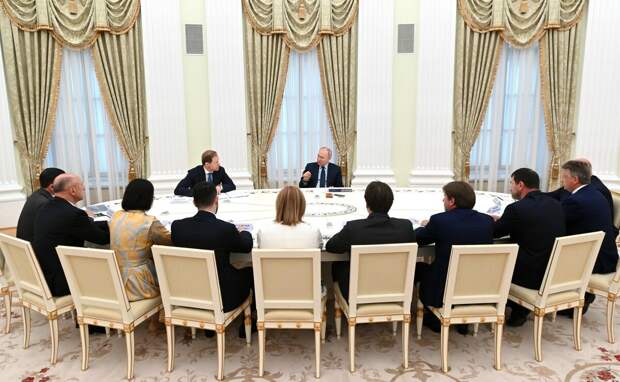 В Кремле вчера прошла встреча Владимира Путина с руководителями российских предприятий обрабатывающей промышленности. По словам самого президента она не была спланированной заранее.-7