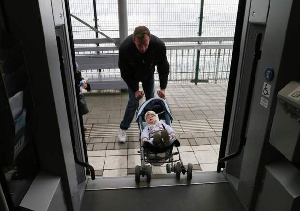 Российский транспорт воюет с бывшими за детей. Второй день Транспортной недели отметился обсуждениями детоцентричности и конкуренции за грузы и пассажиров