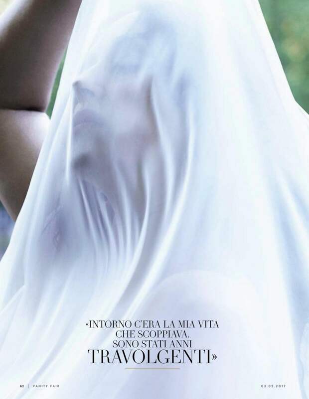 Нестареющая красота: Моника Беллуччи обнажилась для съемки Vanity Fair красота, моника беллуччи