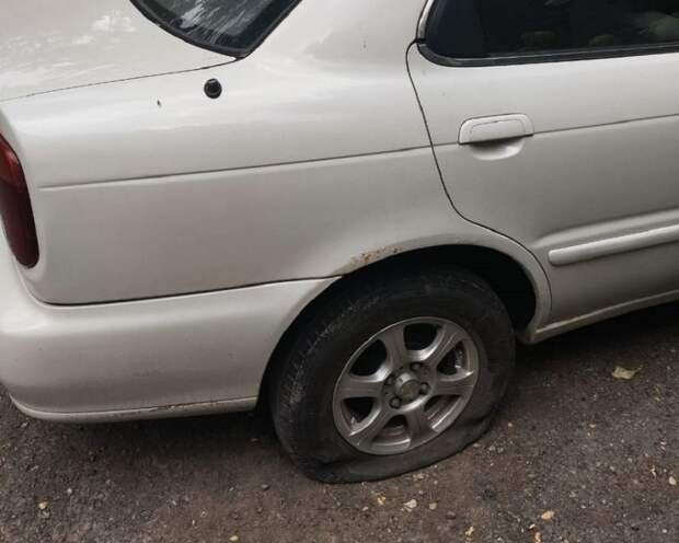 Тайные вандалы в Находке: кто-то портит колёса автомобилей
