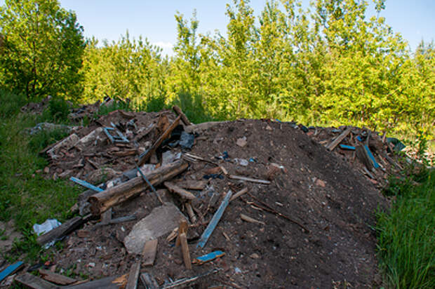 Горы мусора высотой 3 метра: под Челябинском нашли тайный полигон отходов
