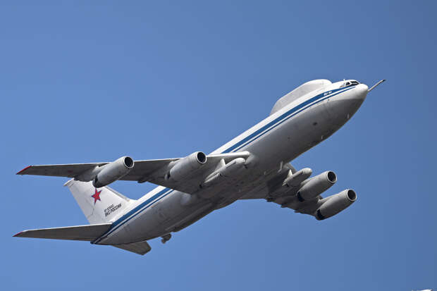 Fighterbomber: на фото сняли "самолет Судного дня" во время дозаправки в воздухе