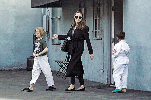 Анджелина Джоли с дочерью Вивьен появилась на публике после слухов о новом романе